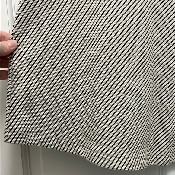 Maeve Black and White Textured Knit Sleeveless V Neck Blouse - Size Small - Picture 4 of 13